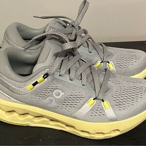 On CloudTec Cloudrunning Women's Sneakers in Light Gray and Pale Yellow